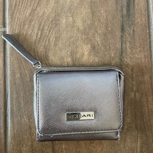 Never used wallet. I forgot i even had it. Brought out of storage 🤣